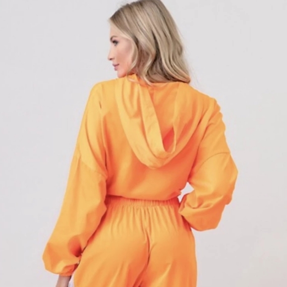 Crop Top Windbreakers - Picture 4 of 4